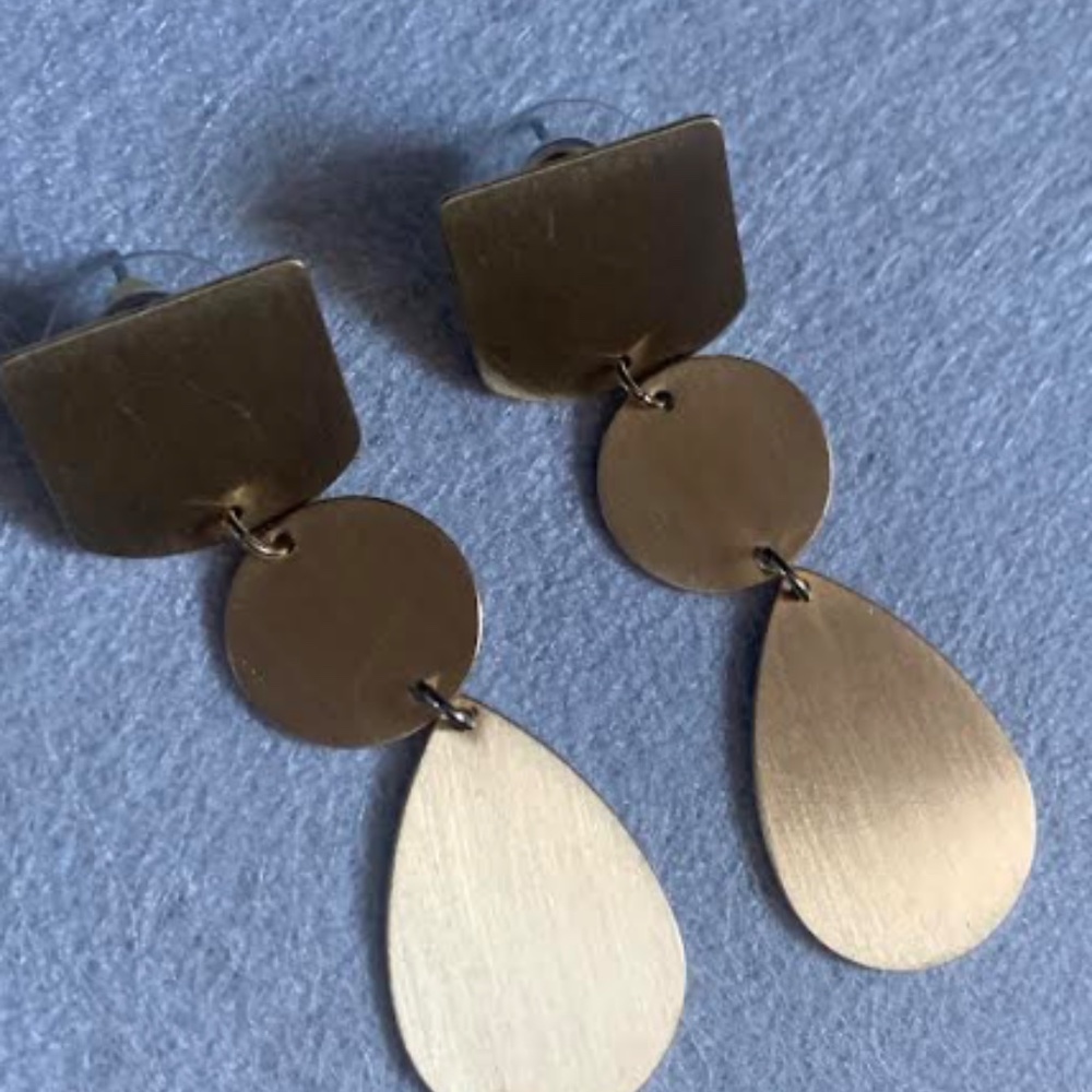🆕 Geometric Earrings - Picture 8 of 10